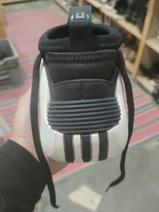 Adidas Harden volume 8
