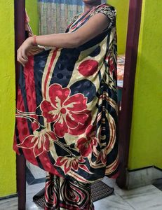 Elegant Floral Print crepe Saree