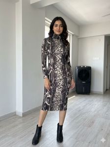 Size S- Zara dube Snakeskin Print turtleneck