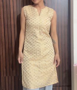 Gold Patterned Sleeveless Kurti