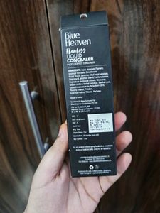 concealer and eyeshadow pallete combo