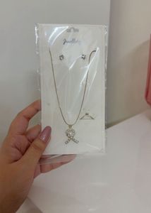 Elegant White Necklace Pendant &amp; Earrings Set