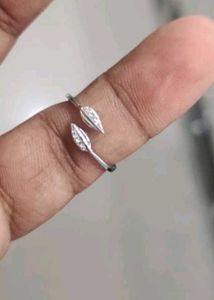 925 Sterling Silver Wth Hallmark Leaf Design Ring