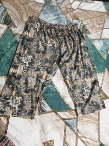 Comfortable Printed Capri Pants