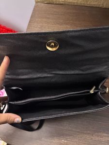 Chic Black Handbag with Gold Lock (Dubai product)