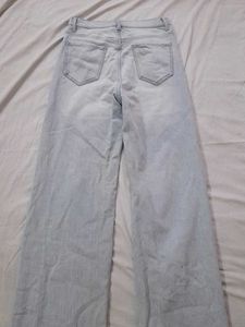 Light Wash Wide Leg Jeans 💙