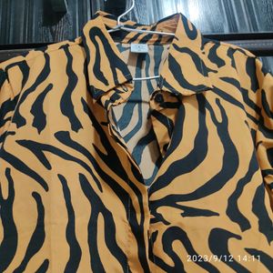Tiger Print Shirt ,Size Is Xl
