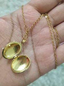 Elegant Pearl and Enamel Pendant Necklace