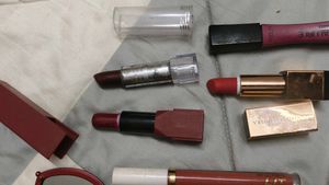 8 Assorted Lipsticks Bundle