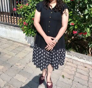 Chic Black &amp; White Printed Midi Dress