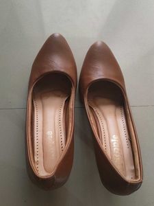 Stylish Brown Pointed Toe Heels