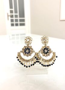 Lightweight earring (handcrafted )