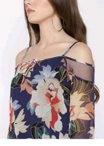 Casual shoulder strap printed top