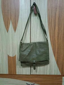 Stylish Green Croc Embossed Messenger Bag