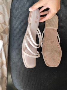 KISCO Strappy Flat Sandals