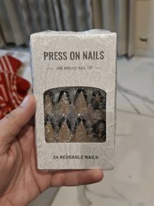 Press On Nails - 24 Reusable Nail
