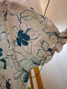 Chic Floral V-Neck Top - Sale