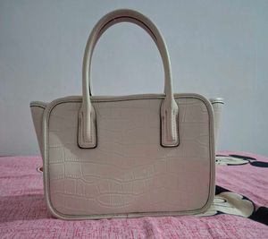 Elegant Textured Handbag