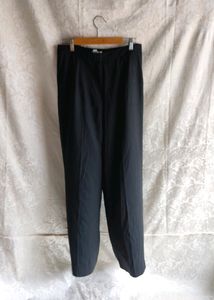 women pleated black trousers