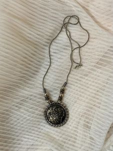 Elegant Vintage Style Dual Toned Necklace