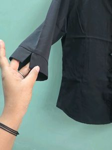 Chic Black 3/4 Sleeve Collared Top