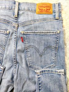 Levi's Skinny Light Wash Denim Jeans 👖