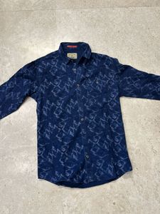 Men's Blue Geometric Print Button-Up Shirt