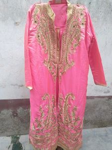 गाउन वेरी गुड कंडीशन