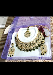 Exquisite Emerald &amp; Gold Kundan Jewellery Set