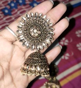 Exquisite Kundan Jhumka Earrings