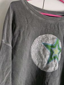 grey sweatshirt