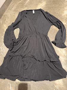 Chic Tiered V-Neck Long Sleeve Dress