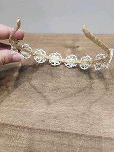 Elegant Floral Headband - Gold &amp; White