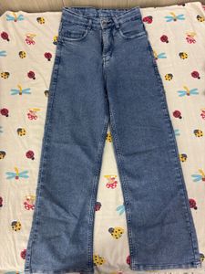 High waisted and Classic Blue straight Jeans 🫶🏻
