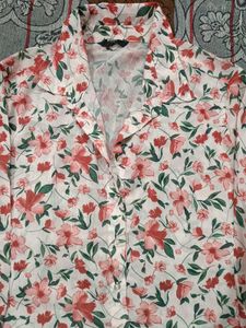 Chic Floral Print Button-Up Shirt