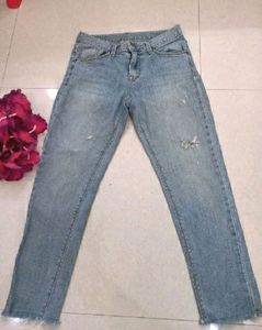 👌 DISTRESSED SKINNY JEANS