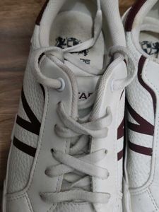 RED TAPE Women Low-Top Lace-Up Sneaker