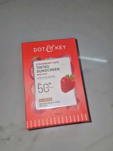 dot &amp; key strawberry tinted sunscreen spf50 pa++++