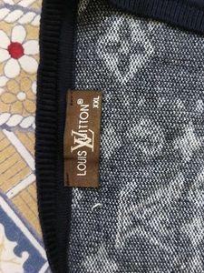 Stylish Black &amp; White Monogram Print Top