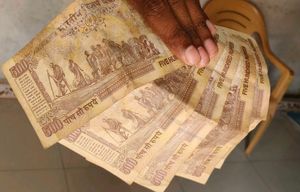 Vintage 50 Paise Coin &amp; 500 Notes