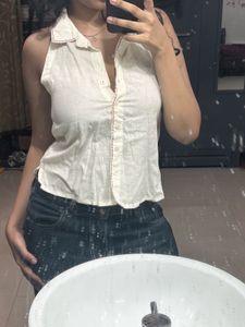 Women's Sleeveless Button-Up Top