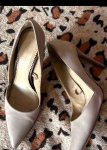 Zara Stylish Nude Pointed Toe Heels