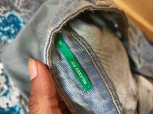 Stylish Ripped Light Wash Jeans