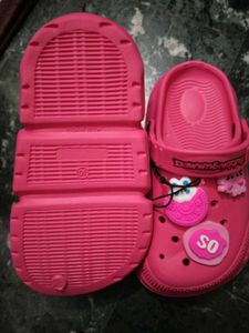 Bata new adorable Pink Kids' Clogs in size 10