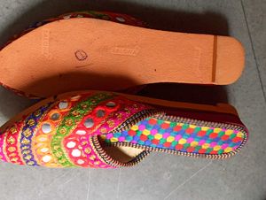 Embroidered Mirror Work Juttis