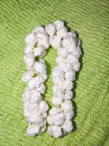 White Crochet Flower Gajra