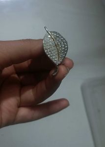 Sparkling Leaf Design Ring