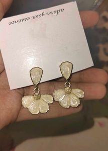Chic Floral Dangle Earrings