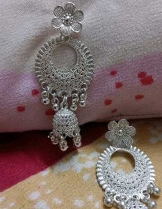 beautiful silver colour earring