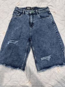 Stylish Ripped Wide-Leg Denim Shorts
